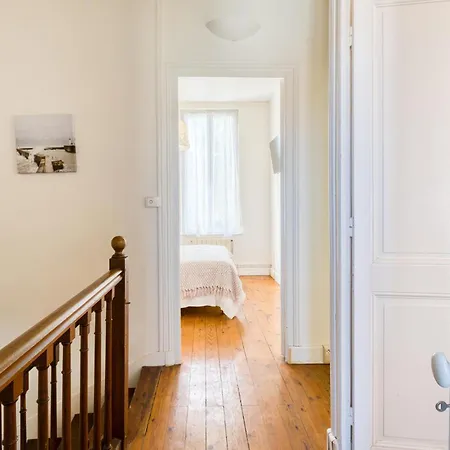 Charmante Maison Proche ラ・ロシェル